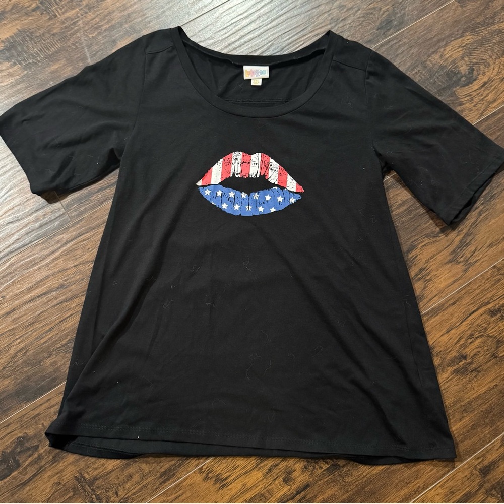 LuLaRoe Black Tee with Patriotic Lips Design
